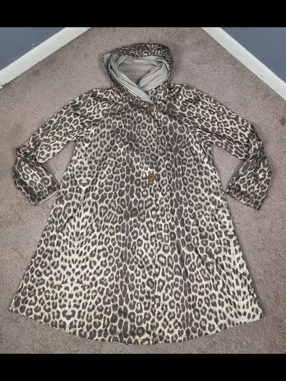 MYCRA PAC Donatella Cheetah Print Reversible Minimalist Raincoat Size S/M
